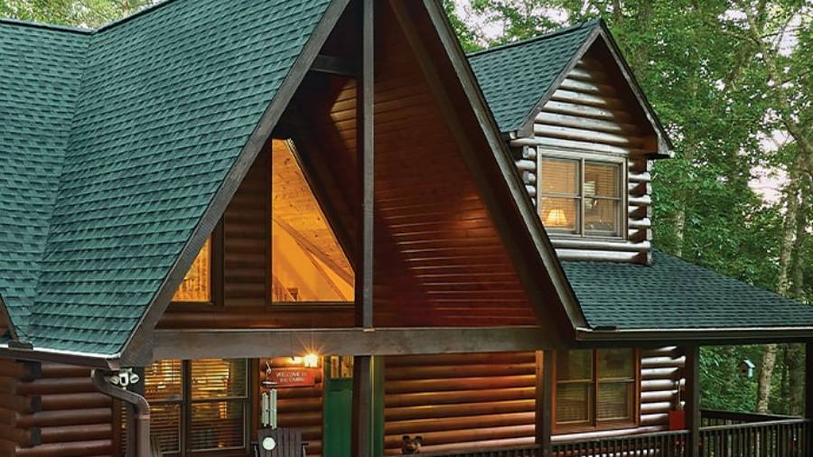 A finished roof in GAF Timberline HDZ Hunter Green on a home